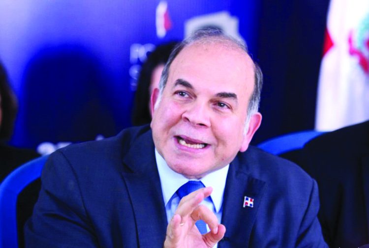 Pelegrín Castillo anuncia iniciativa “Dominicanos, Enfrentemos la Invasión y Ocupación Haitiana”