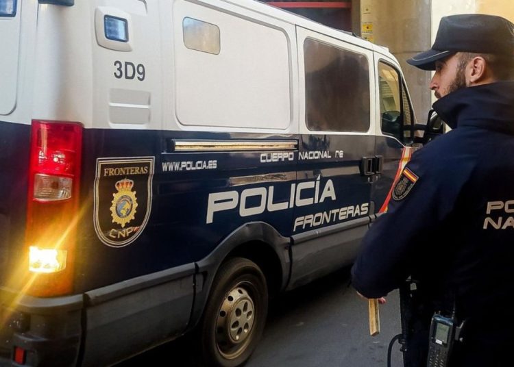 Intervienen en España 63.900 euros ocultos a dos pasajeros que viajaban desde RD