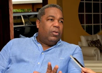 Tony Peña Guaba respalda propuesta de Santiago Matías para ampliar la vida nocturna