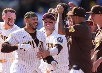MLB aprueba la venta de los Padres de San Diego a grupo liderado por José E. Feliciano