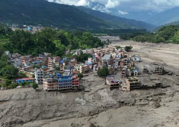Al menos 27 puentes destruidos y una hidroeléctrica afectada tras la riada masiva en Nepal