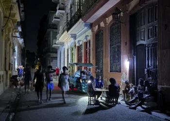 Cuba prevé un domingo de largos apagones que dejarán sin corriente hasta un 70 % del país