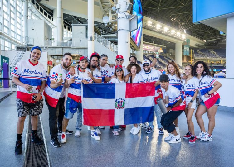 Arajet, MiTur y los Marlins celebran el Dominican Heritage Day en Miami