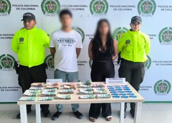 Arrestan a dos dominicanos en Colombia con millonaria suma de dinero y tarjetas bancarias