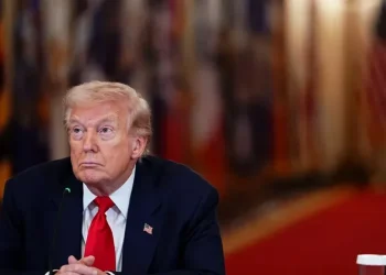 Arrestan a un hombre armado en el club de golf de Trump antes de su visita a Los Ángeles