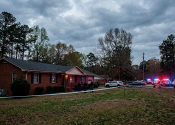 Autoridades investigan tiroteo entre familiares que dejó tres fallecidos en Carolina del Norte