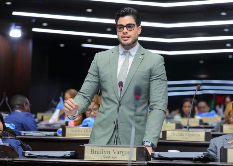 Bray Vargas reporta cero ausencias y 52 iniciativas legislativas durante gestión 2025-2026