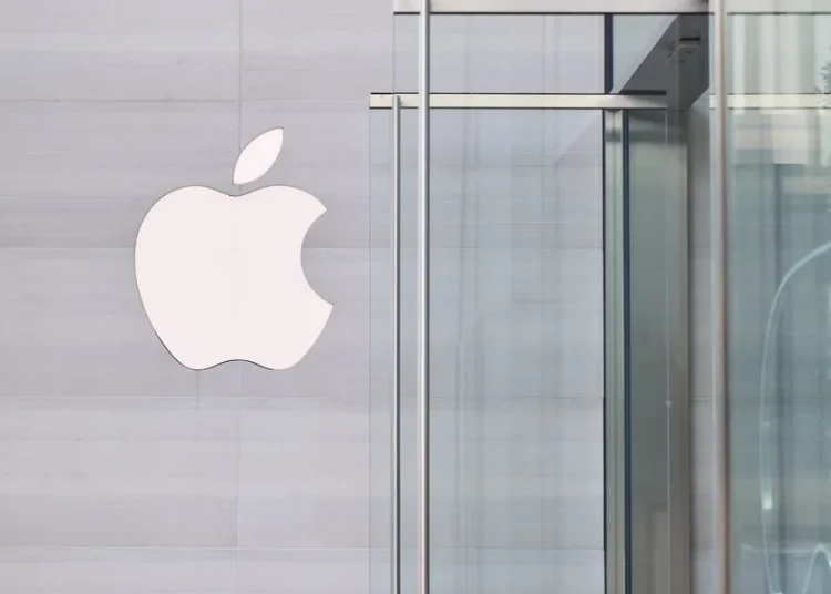 Bruselas respalda nuevas condiciones de Apple para distribuir aplicaciones en la UE