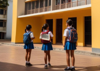 Colegio privado bajo cuestionamiento por cobro para entregar documentos académicos