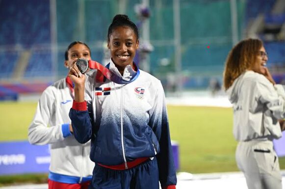 Evelina Minaya convierte el dolor en fuerza y dedica su medalla de plata a su madre