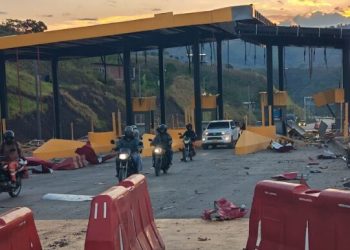 Explosión destruye peaje en construcción en la vía que conecta a Cali con Popayán