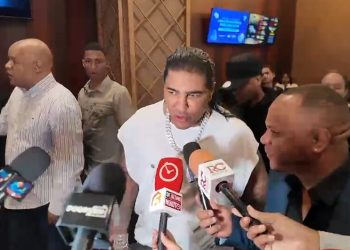Omega El Fuerte incursiona en la actuación como presidente en “Los Rechazados 2”