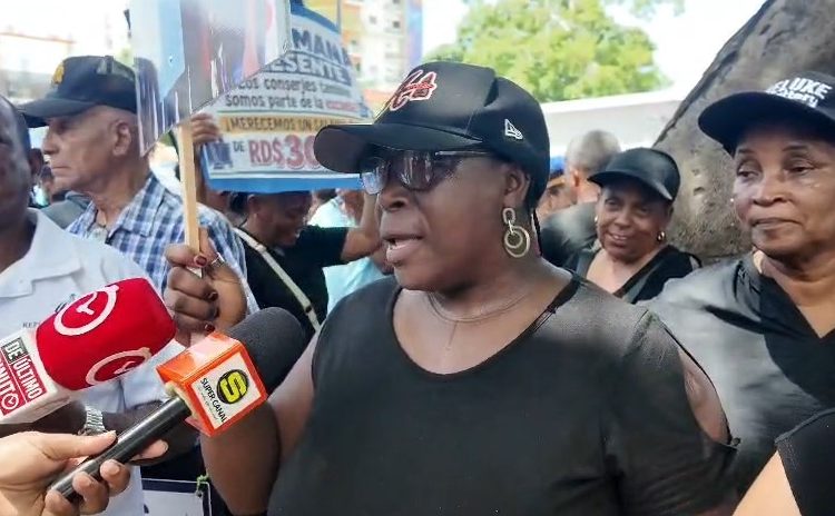 Conserjes y personal de apoyo de escuelas públicas anuncian paro si no reciben aumento salarial