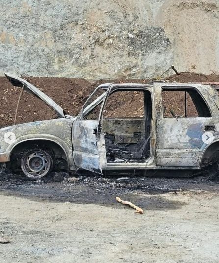 Hallan hombre calcinado junto a un vehículo incendiado en una mina de La Vega