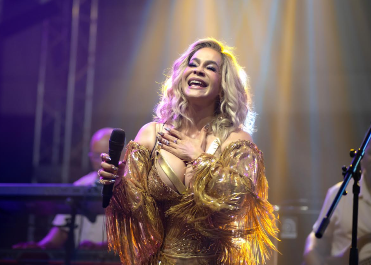 Miriam Cruz eleva el Latin Music Tours con un espectáculo por todo lo alto