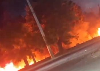 Incendio en las proximidades del Palacio de Justicia genera alarma en la Circunvalación Sur de Santiago