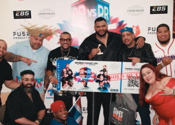 Comediantes dominicanos y puertorriqueños hacen historia al llenar el United Palace con DR vs PR Comedy Show