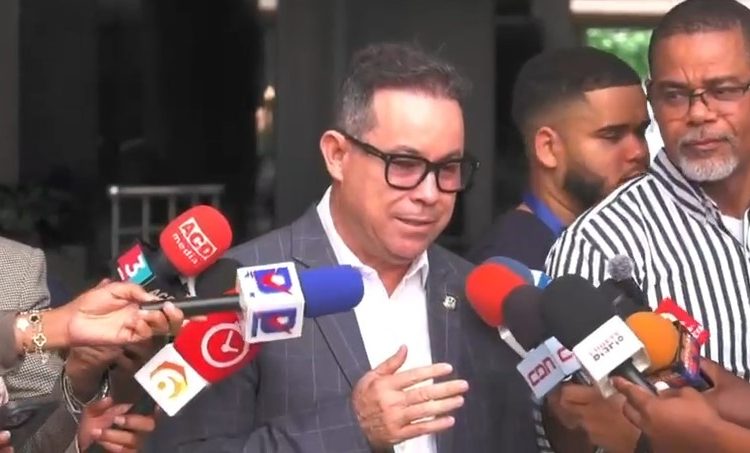 Comisión que mantiene Rafael Pérez tras dejar FP detonó choque entre Pacheco y Báez