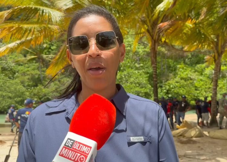 Alcaldesa de Las Galeras, agradece operativo y destaca acciones contra el sargazo
