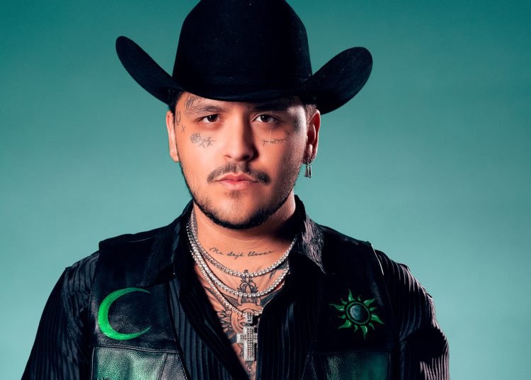 Christian Nodal sorprende a Pepe Aguilar cantando “Adiós amor” durante celebración de sus 58 años