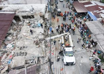 Jhon Arias envía avión con ayuda médica a Quibdó tras terremoto en Colombia