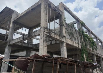 Mercado inconcluso hunde a comerciantes de Los Alcarrizos entre pérdidas e insalubridad