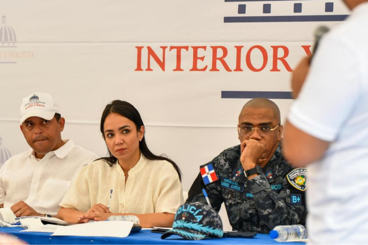Faride Raful supervisa y refuerza intervención integral en Villas Agrícolas