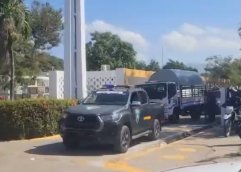 Bajo fuerte vigilancia militar sepultan a adolescente acribillado en Los Salados