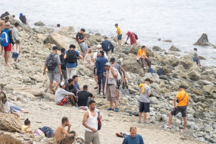 Centenares de migrantes vuelven a Marruecos tras entrada masiva a España