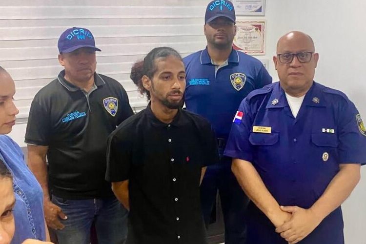 Se entrega “El Sade”, acusado de matar a un hombre por RD$50 en Santiago