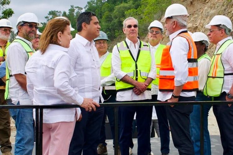 Abinader supervisa presa de Guaigüí y reafirma reactivación de una obra paralizada por más de 20 años