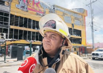 Bomberos iniciarán investigación para determinar causa del incendio en L&R Comercial