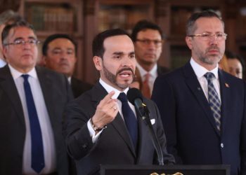 De la Espriella decreta emergencia económica en 15 departamentos por 30 días