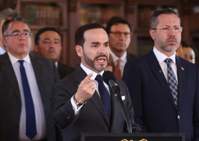 De la Espriella decreta emergencia económica en 15 departamentos por 30 días