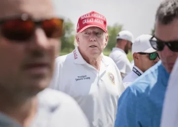 Interceptan dos aviones que violaron el espacio aéreo sobre un club de EE.UU. donde estaba Donald Trump