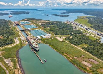 El Canal de Panamá reduce el tránsito diario de buques de 36 a 32 para enfrentar a El Niño