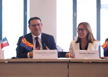 Ministro Yayo firma alianza en Arizona para impulsar la industria de semiconductores