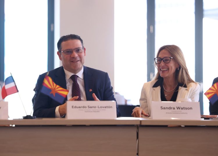 Ministro Yayo firma alianza en Arizona para impulsar la industria de semiconductores
