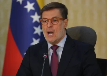 Venezuela y España evalúan oportunidades de cooperación en una conversación entre sus cancilleres