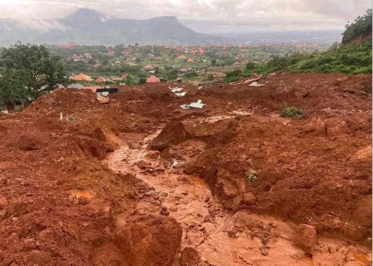 Al menos 30 muertos y 22 heridos tras un deslizamiento en un vertedero de Guinea-Conakri