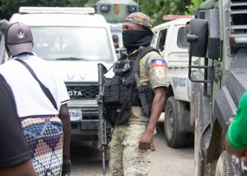 Haití: jefe de banda amenaza con matar a más de 60 rehenes tras masacre de 47 personas