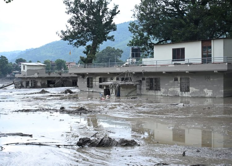 Riada en Nepal deja 403 desaparecidos, incluidos dos españoles