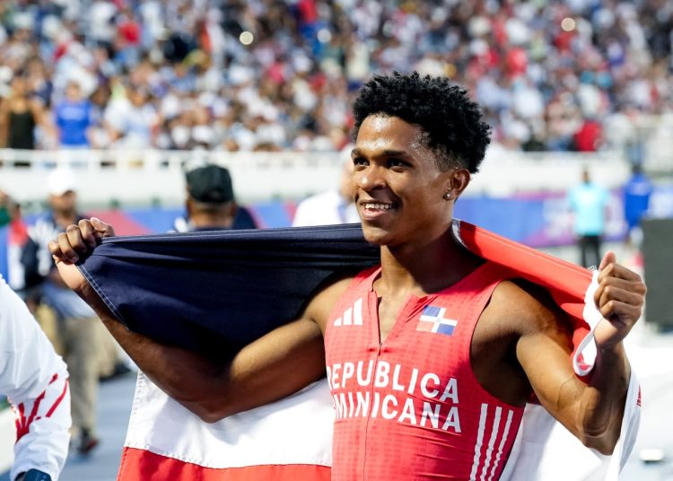 Yeral Núñez conquista el oro en los 400 metros con vallas para República Dominicana en Santo Domingo 2026