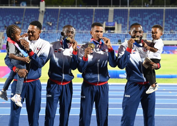 República Dominicana conquista el oro y rompe récord en el relevo masculino 4×100 metro