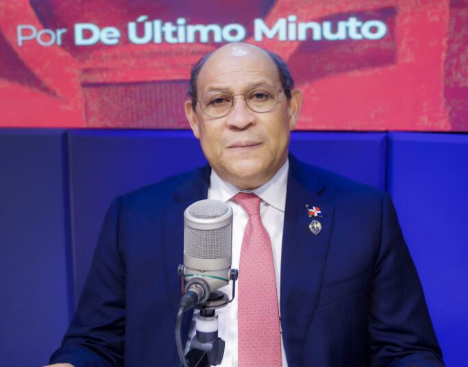 Ministro Rafael Santos Badía: “La educación dominicana está atrapada en el siglo XIX”