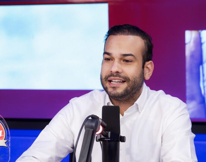 Eduardo Saint-hilaire denuncia atentado en su contra: Cámaras captan emboscada vehicular