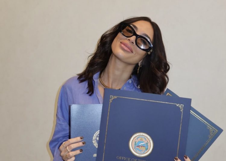Gabi Desangles recibe reconocimientos oficiales de las ciudades de Boston y Lawrence por su aporte a la cultura dominicana