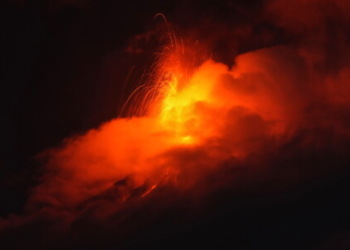 La actividad del volcán de Fuego en Guatemala se reduce en las últimas horas