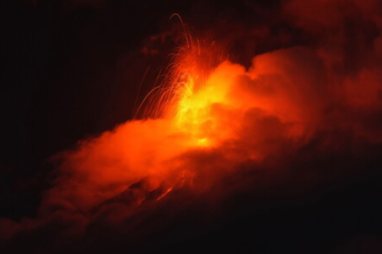 La actividad del volcán de Fuego en Guatemala se reduce en las últimas horas