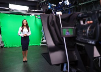 Mujeres representan el 19% de las personas que aparecen en noticias de medios tradicionales en RD